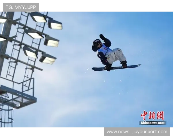 单板滑雪大跳台腾空高度惊艳全场