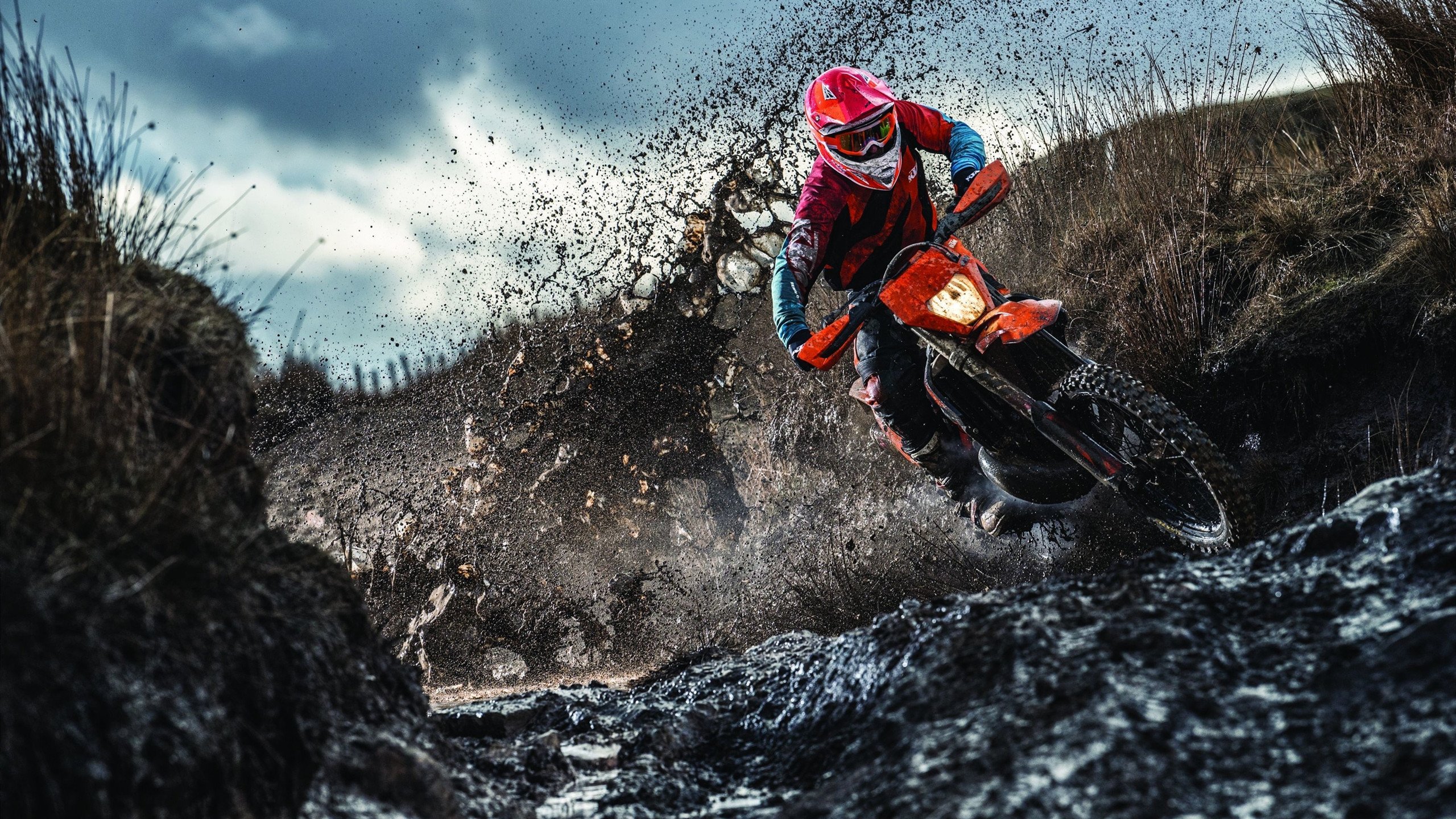 新兴媒体平台推出全程回看功能让球迷不错过任何比赛瞬间,全场回看