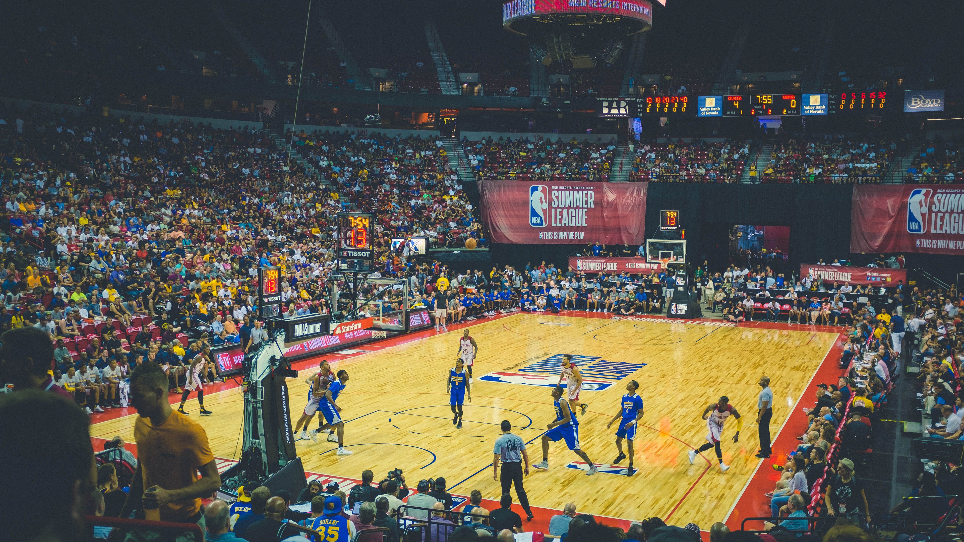 俱乐部举办球迷创意活动 丰富赛季文化体验,球迷协会年会方案